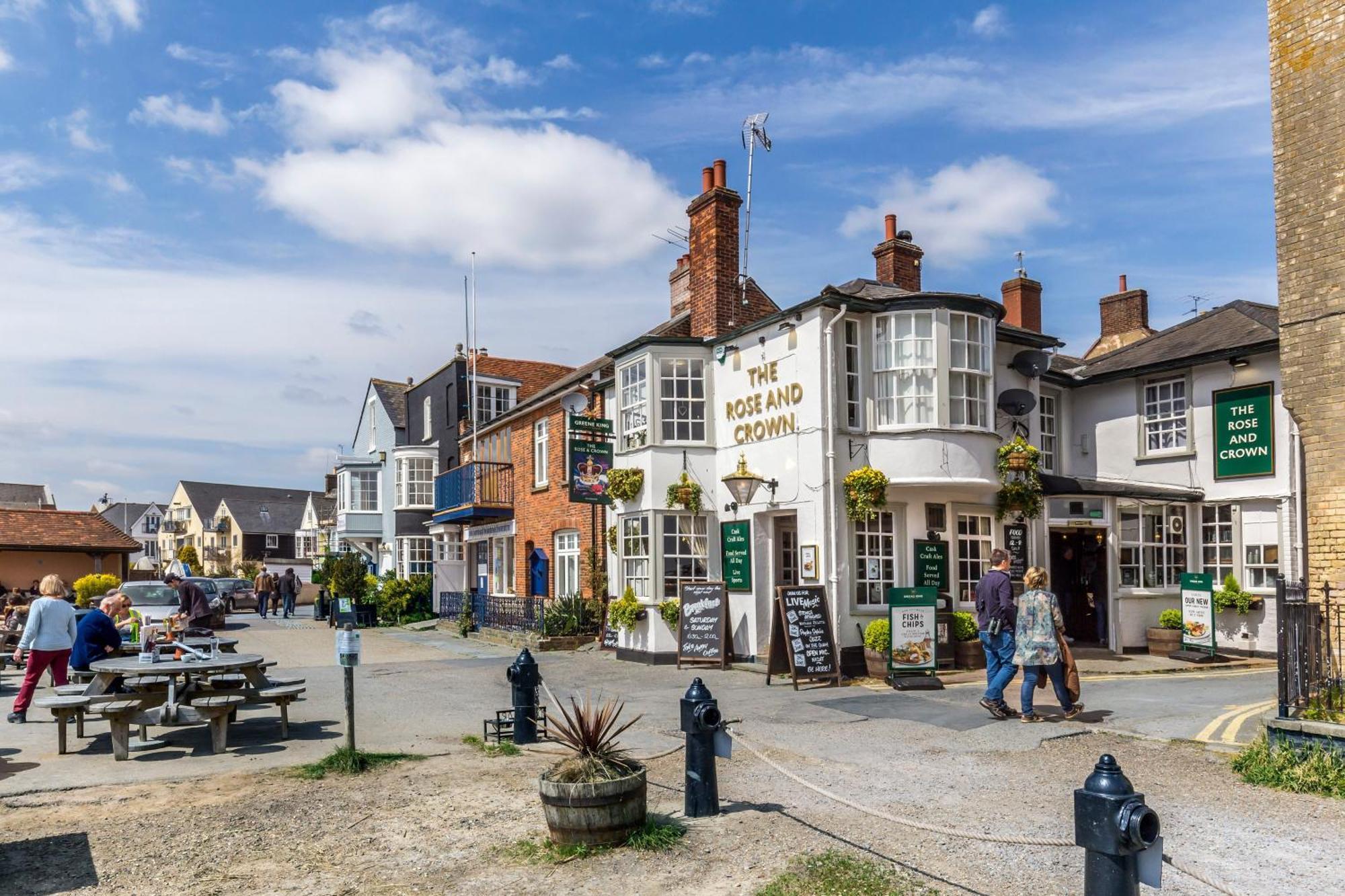 Queens Cottage, Wivenhoe Stylish, Plush, Cosy, Convenient & Quirky, 2X Double Bed Period Cottage Plus Patio - 9 Min Walk Train, 4 Min Walk High Street Pubs, Restaurants, Shops Zewnętrze zdjęcie